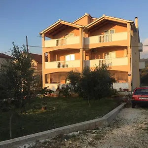 Apartman Mladenka 20m From Marina!, Sukosan